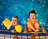 dzieci w basenie