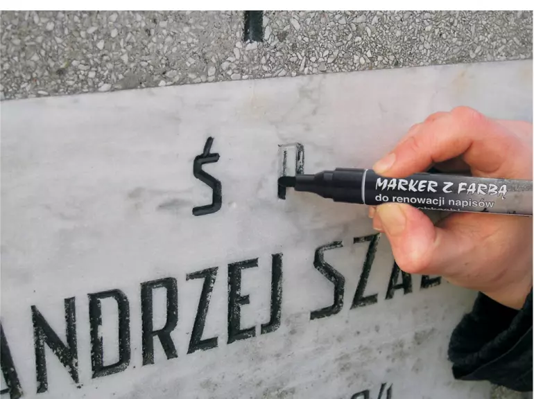Marker do renowacji napisów na nagrobkach srebrny