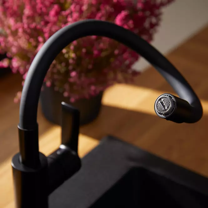 Bateria zlewozmywakowa z elastyczną wylewką Rumba Black / Black