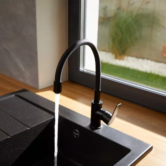 Bateria zlewozmywakowa z elastyczną wylewką Rumba Black / Black