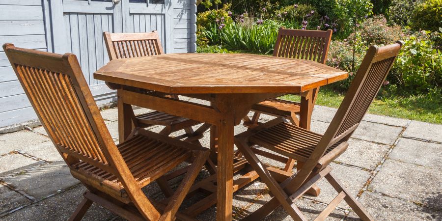 stoły z drewna do ogrodu