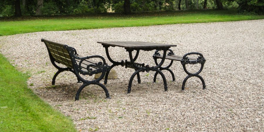 ławki i stoły ogrodowe z metalu