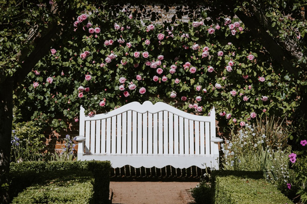 ławka ogrodowa biała