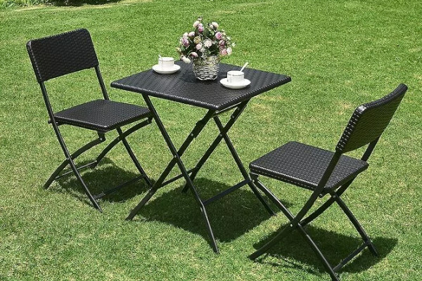 zestaw mebli ogrodowych stolik plus krzesla