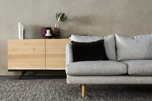 szara sofa