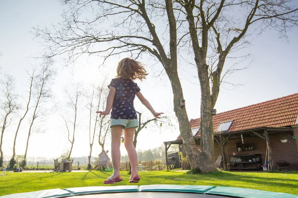 Jak i ile skakać na trampolinie, żeby schudnąć?
